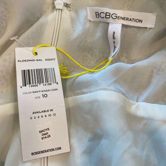 New! Beautiful Layered Chiffon Plunging Neck Dress - Picture 9 of 10